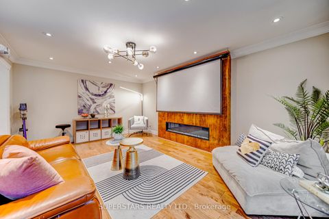 Photo 12 at 75 Rockwood Crescent, Beverley Glen, Vaughan