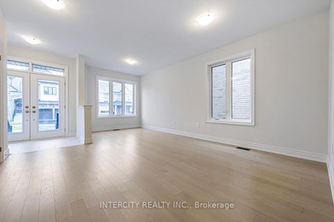 Photo 4 at 51 Bostock Drive, Keswick South, Georgina