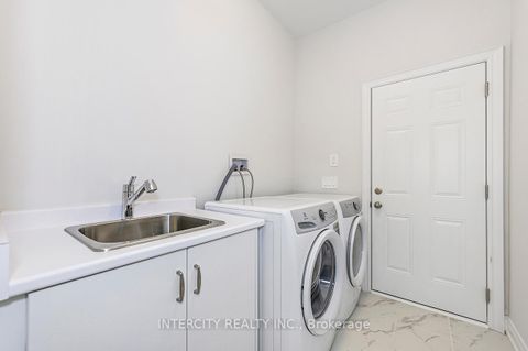 Photo 9 at 51 Bostock Drive, Keswick South, Georgina