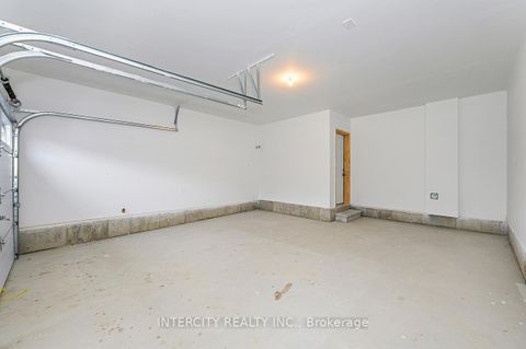 Photo 11 at 51 Bostock Drive, Keswick South, Georgina