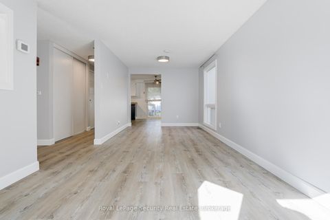 Photo 1 at 32 Wilson Court, Allandale, Barrie