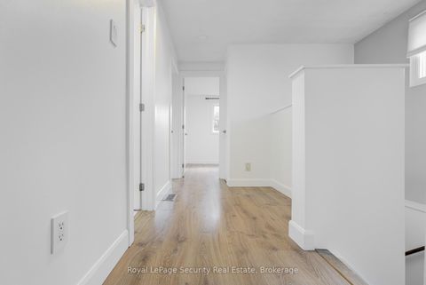 Photo 7 at 32 Wilson Court, Allandale, Barrie