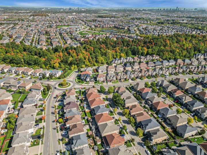 Photo 35 at 10 Calstock Place, Credit Valley, Brampton