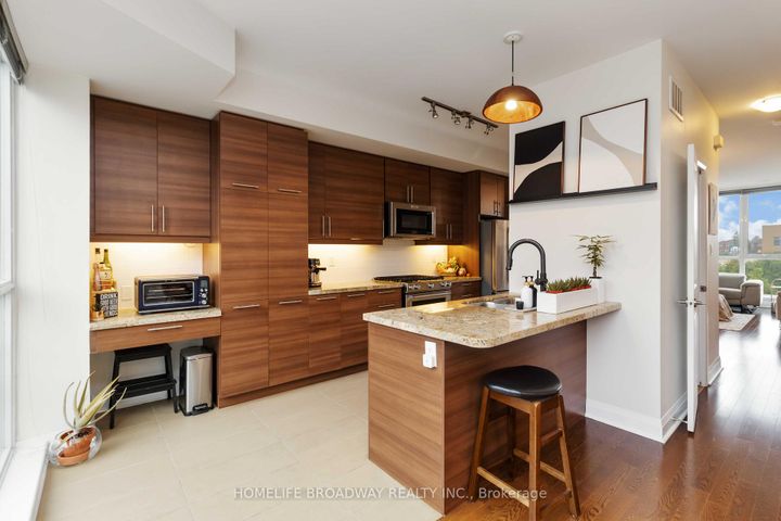 Photo 5 at 6 - 90 Little Creek Road, Hurontario, Mississauga