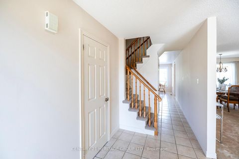 Photo 3 at 804 Mahina Street, McLaughlin, Oshawa