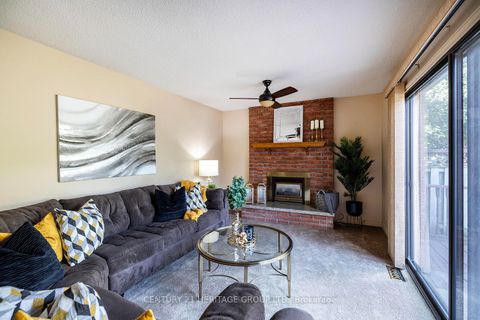 Photo 4 at 804 Mahina Street, McLaughlin, Oshawa