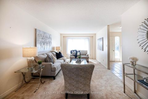 Photo 15 at 804 Mahina Street, McLaughlin, Oshawa