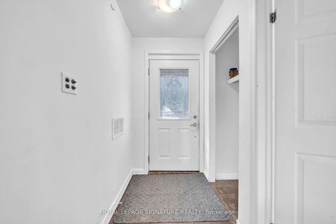 Photo 4 at 21 Huron Court, Aurora Heights, Aurora