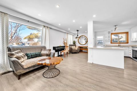 Photo 6 at 21 Huron Court, Aurora Heights, Aurora