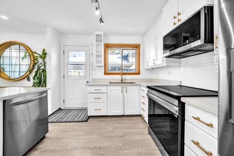 Photo 15 at 21 Huron Court, Aurora Heights, Aurora