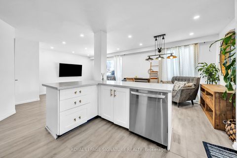 Photo 16 at 21 Huron Court, Aurora Heights, Aurora