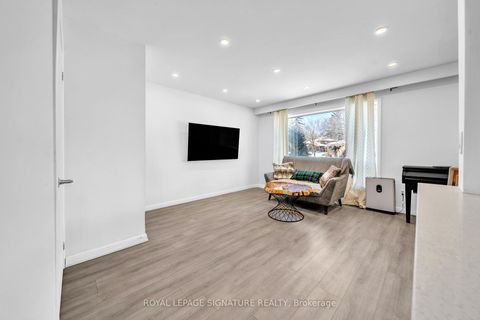 Photo 17 at 21 Huron Court, Aurora Heights, Aurora