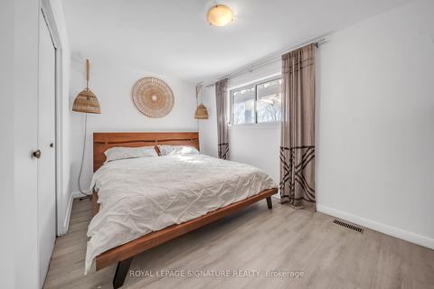 Photo 18 at 21 Huron Court, Aurora Heights, Aurora