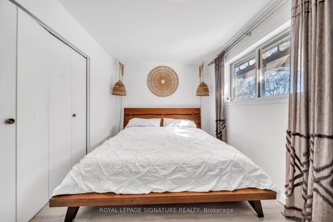 Photo 19 at 21 Huron Court, Aurora Heights, Aurora