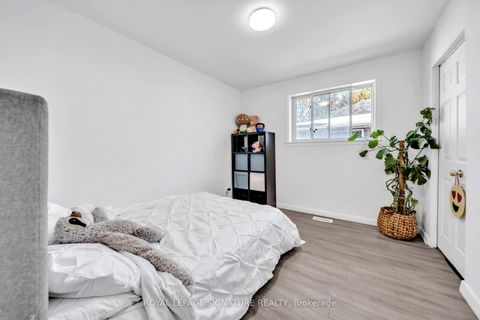 Photo 26 at 21 Huron Court, Aurora Heights, Aurora