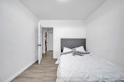 Photo 28 at 21 Huron Court, Aurora Heights, Aurora