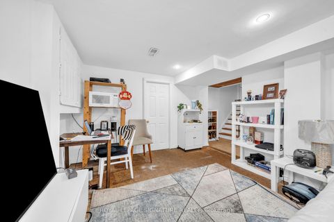 Photo 34 at 21 Huron Court, Aurora Heights, Aurora