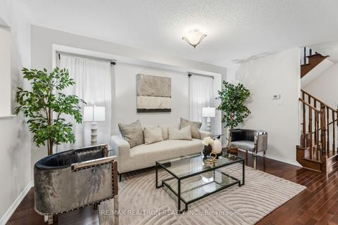 Photo 3 at 41 Wallwark Street, Bayview Northeast, Aurora