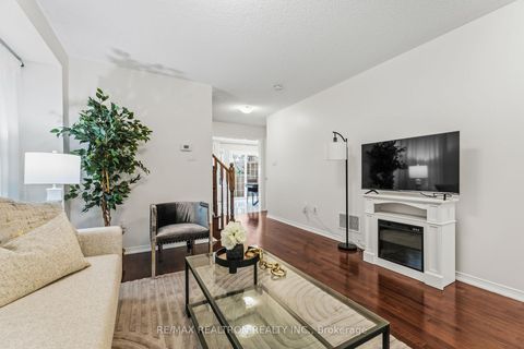 Photo 4 at 41 Wallwark Street, Bayview Northeast, Aurora