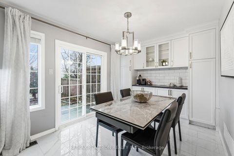 Photo 7 at 41 Wallwark Street, Bayview Northeast, Aurora