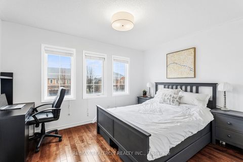 Photo 13 at 41 Wallwark Street, Bayview Northeast, Aurora