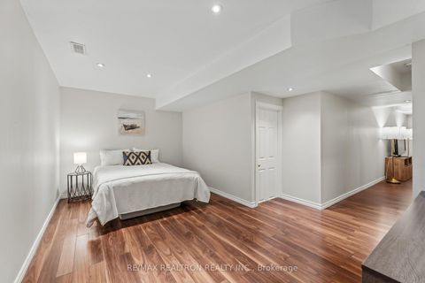 Photo 15 at 41 Wallwark Street, Bayview Northeast, Aurora