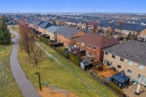 Photo 19 at 41 Wallwark Street, Bayview Northeast, Aurora