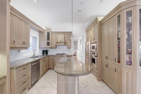 Photo 10 at 49 Humber Forest Court, Sonoma Heights, Vaughan