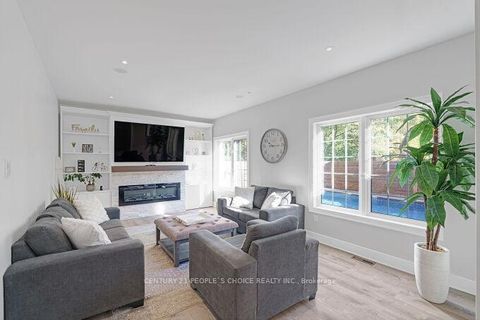 Photo 12 at 49 Humber Forest Court, Sonoma Heights, Vaughan