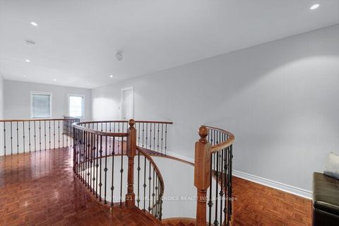 Photo 16 at 49 Humber Forest Court, Sonoma Heights, Vaughan