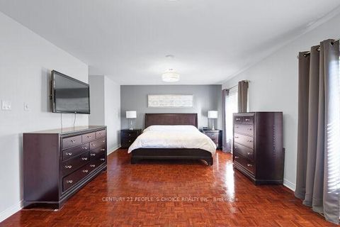 Photo 18 at 49 Humber Forest Court, Sonoma Heights, Vaughan