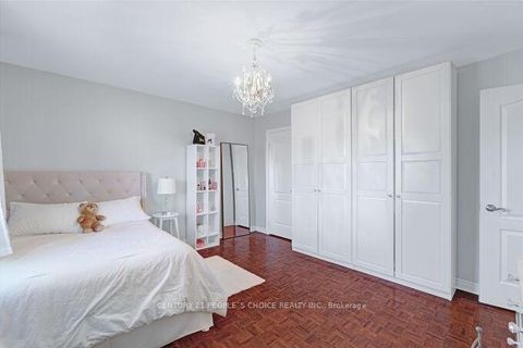 Photo 21 at 49 Humber Forest Court, Sonoma Heights, Vaughan