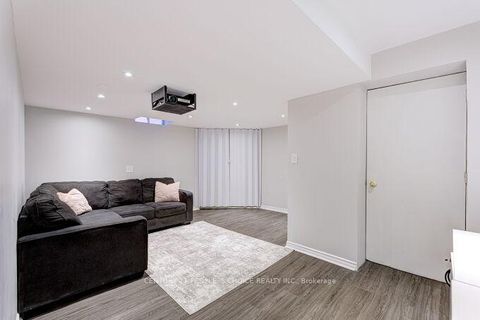 Photo 25 at 49 Humber Forest Court, Sonoma Heights, Vaughan