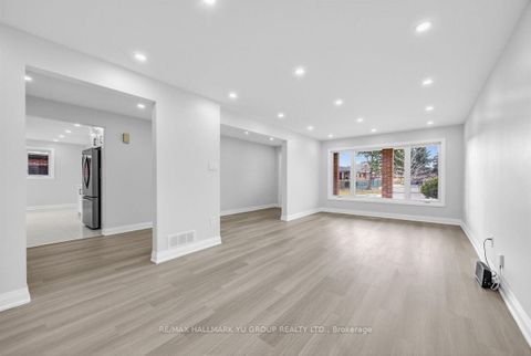 Photo 4 at 12 Pleasant View Drive, Pleasant View, Toronto