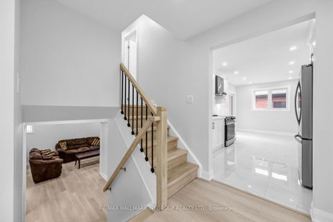 Photo 10 at 12 Pleasant View Drive, Pleasant View, Toronto