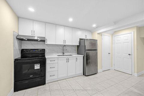 Photo 30 at 12 Pleasant View Drive, Pleasant View, Toronto