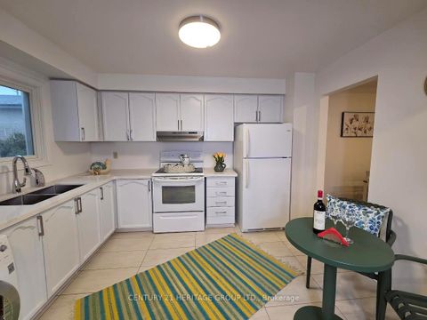 Photo 7 at 38 Gray Crescent, North Richvale, Richmond Hill