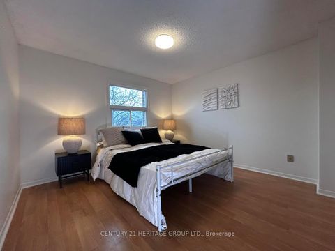 Photo 11 at 38 Gray Crescent, North Richvale, Richmond Hill