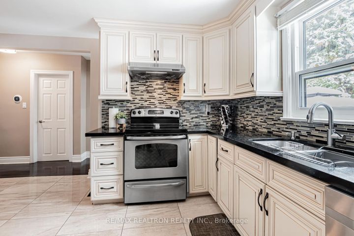 Photo 6 at 245 Elmwood Avenue, Harding, Richmond Hill