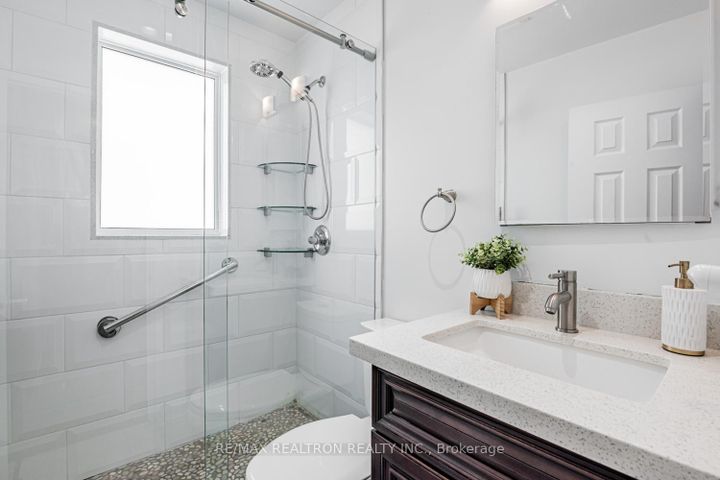 Photo 16 at 245 Elmwood Avenue, Harding, Richmond Hill