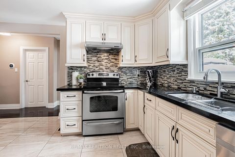 Photo 6 at 245 Elmwood Avenue, Harding, Richmond Hill