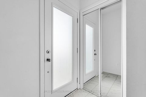 Photo 3 at 37 Turnberry Lane, Painswick South, Barrie