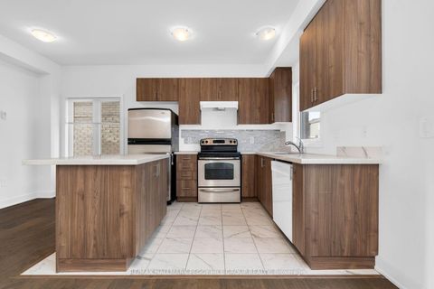 Photo 7 at 37 Turnberry Lane, Painswick South, Barrie