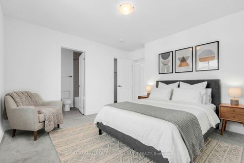 Photo 11 at 37 Turnberry Lane, Painswick South, Barrie