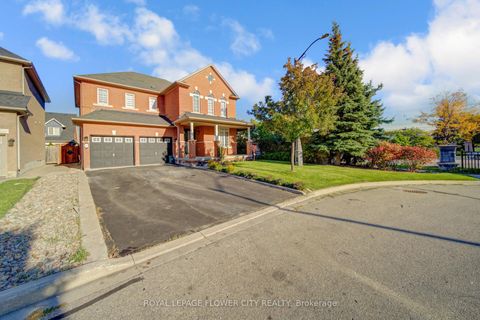 Photo 2 at 57 St Nicholas Crescent, Vellore Village, Vaughan
