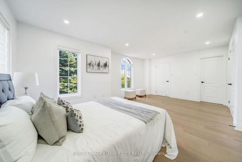 Photo 22 at 57 St Nicholas Crescent, Vellore Village, Vaughan