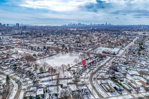 Photo 4 at 15 Medonte Avenue, Birchmount, Toronto