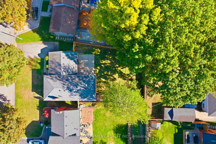 Photo 3 at 5210 Mulberry Drive, Appleby, Burlington