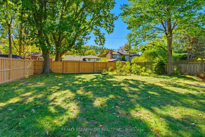 Photo 4 at 5210 Mulberry Drive, Appleby, Burlington