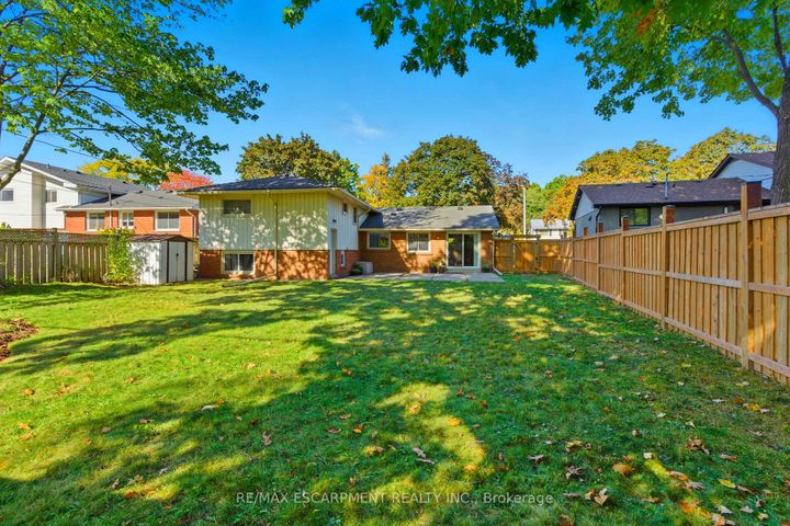 Photo 5 at 5210 Mulberry Drive, Appleby, Burlington